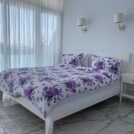 Апарт-отель SEA-VIEW Beluga&Dolphin Luxury Батуми Экстерьер фото